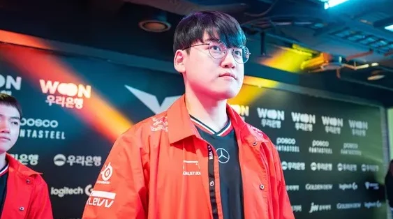 Южнокорейский политик выступил против буллинга T1 - хейтеры отправляли траурные венки Gumayusi