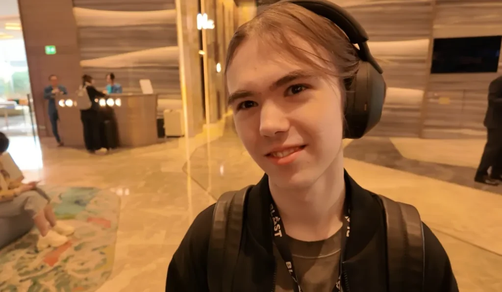 Valve тайно изменила стикер donk к StarLadder Budapest Major - стерла ник тренера hally