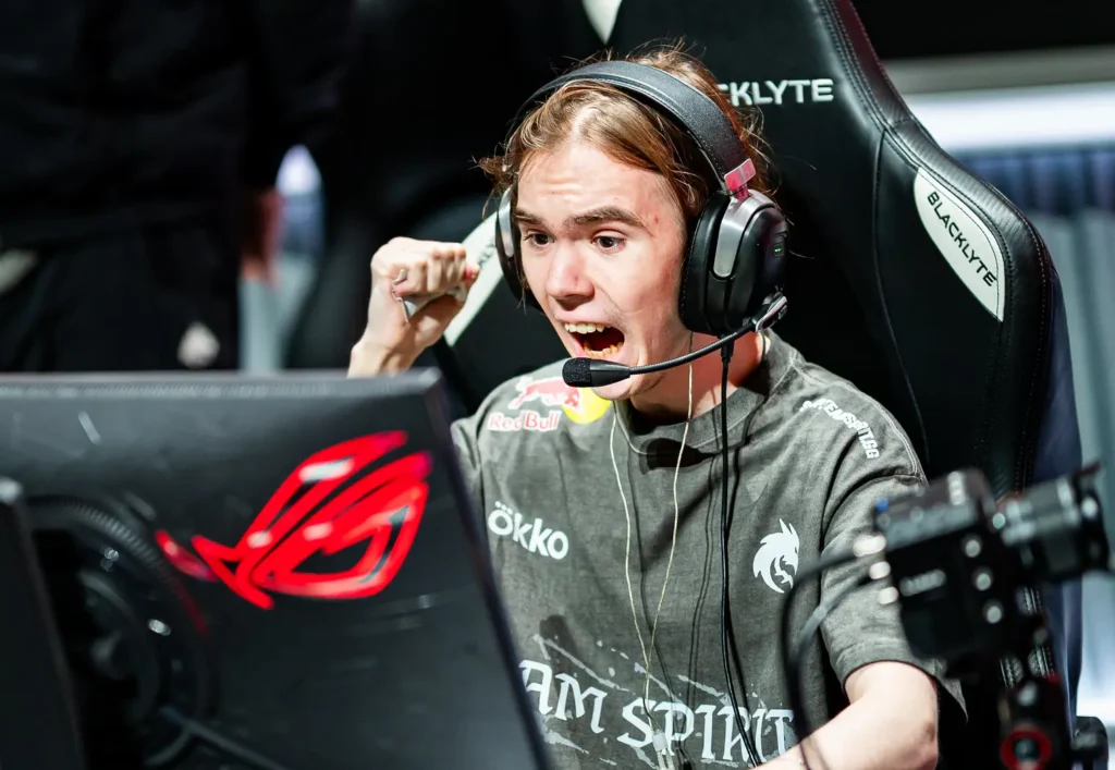 Donk взял клатч 1 в 5 на мап-поинте Vitality в четвертьфинале BLAST Rivals Fall