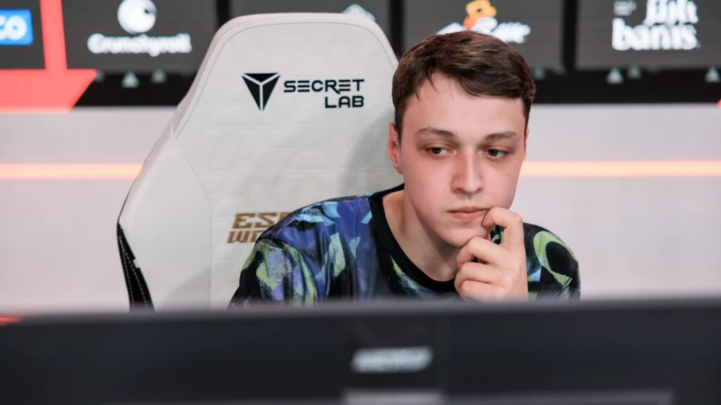 Antares переведен в запас Virtus.pro, его заменил Hellscream