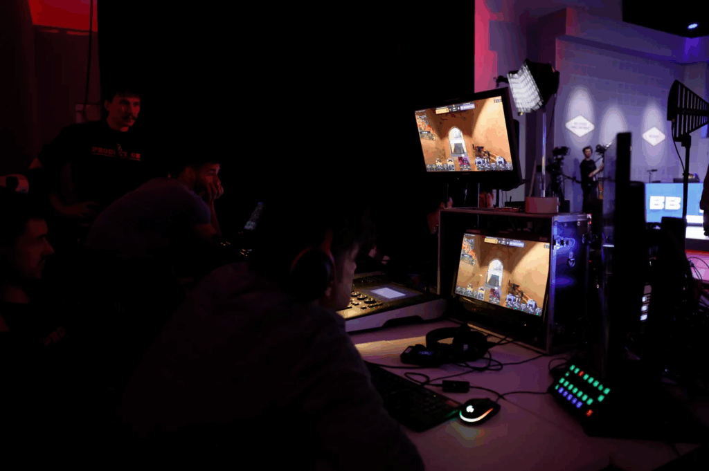 FISSURE трещит по швам. Уволили 80% сотрудников, едут в Москву без турниров