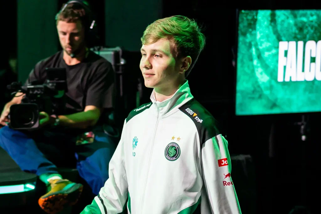 M0NESY выиграл клатч 1 в 3 и оформил эйс при счете 9:11 на первой карте с Vitality