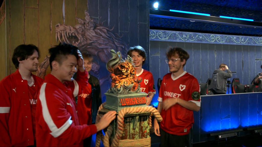 Одному – трофей, другому – 350 рублей. Сравниваем пути двух заклятых врагов из VP-2022