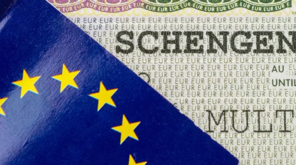 ЕС запретил выдачу новых многоразовых виз гражданам России