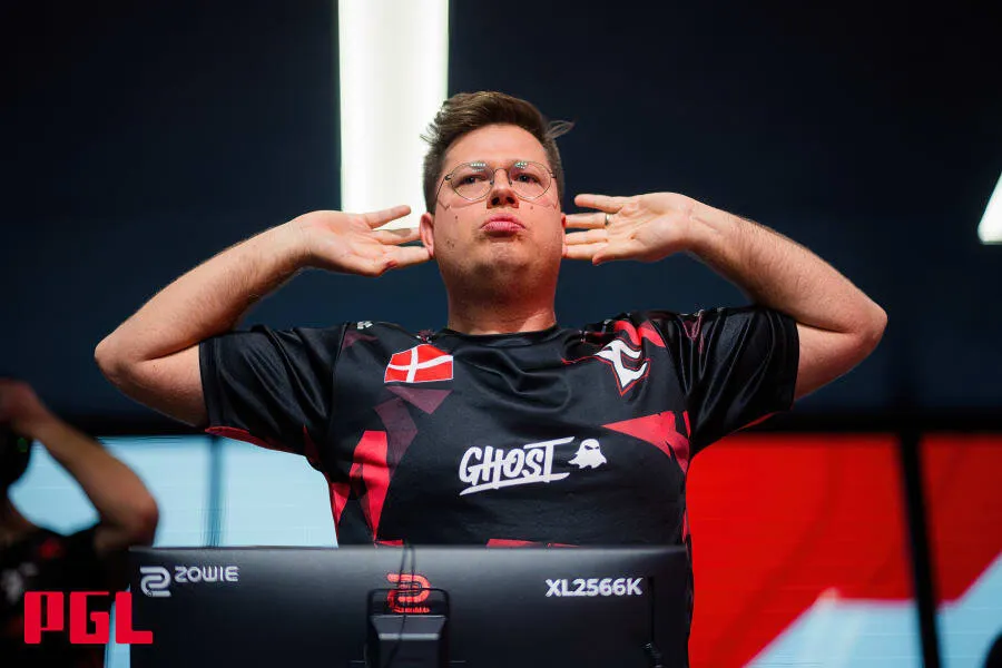 FaZe представила новое джерси на сезон-2025/26