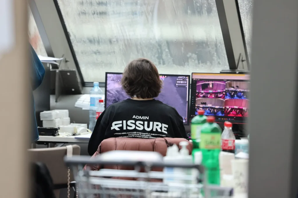 FISSURE трещит по швам. Уволили 80% сотрудников, едут в Москву без турниров