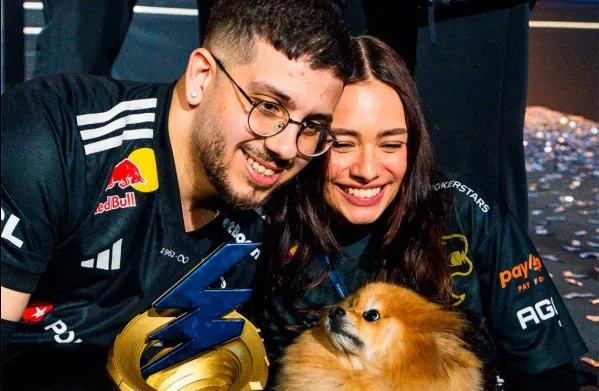 KSCERATO сделал предложение своей девушке Луизе