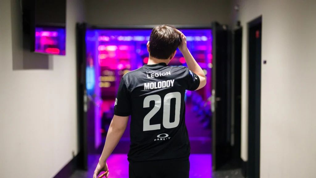 Mauisnake: «Если molodoy продолжит играть плохо в ключевые моменты, шансов на титулы не будет»