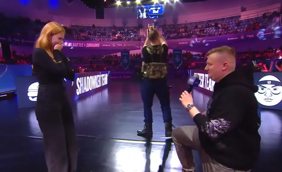 На сцене BetBoom Streamers Battle x Динамо 4 сделали предложение. Девушка сказала «да»