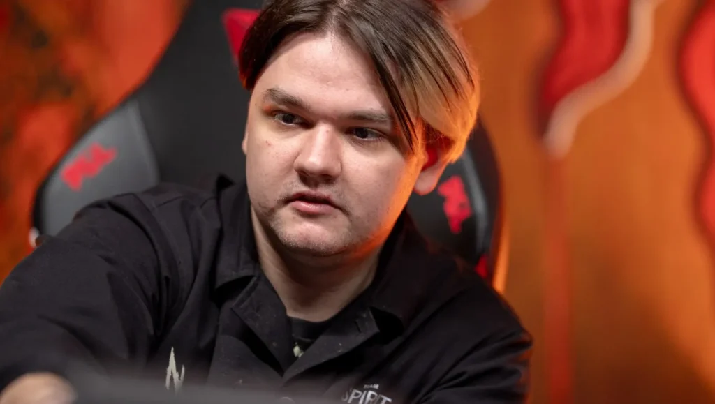 Yatoro без футболки попал в эфир официальной трансляции DreamLeague 27