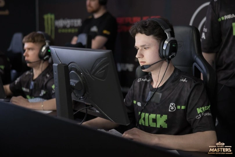 Headtr1ck и Npl - лидеры B8. Для этого им пришлось преодолеть огромные проблемы