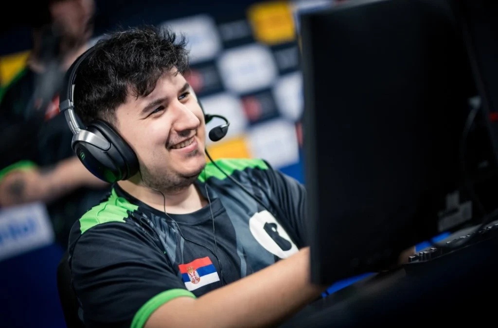 8 игроков для усиления. Свободные агенты и ждущие выкупа