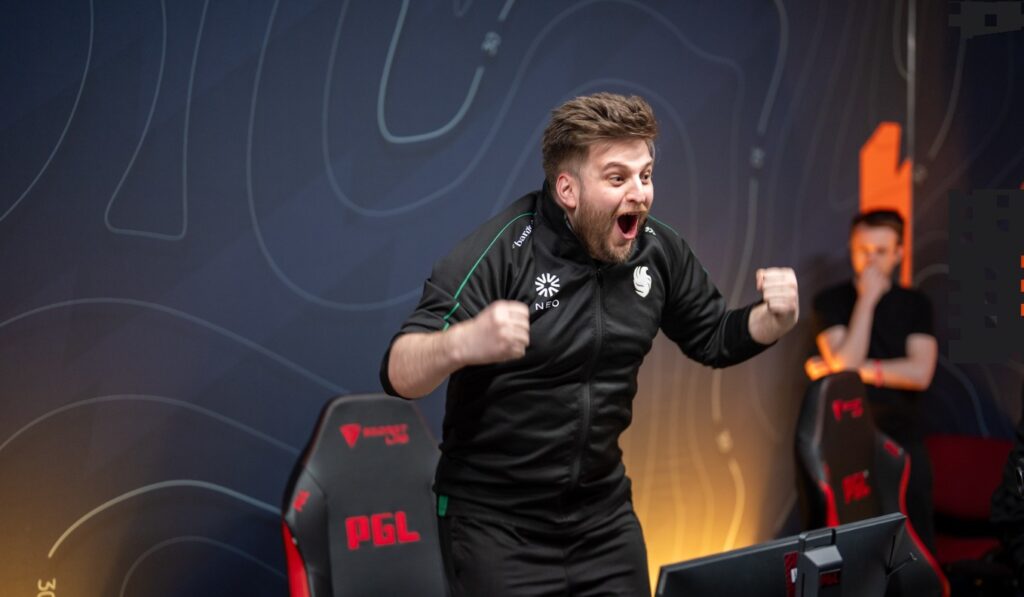 8 игроков для усиления. Свободные агенты и ждущие выкупа