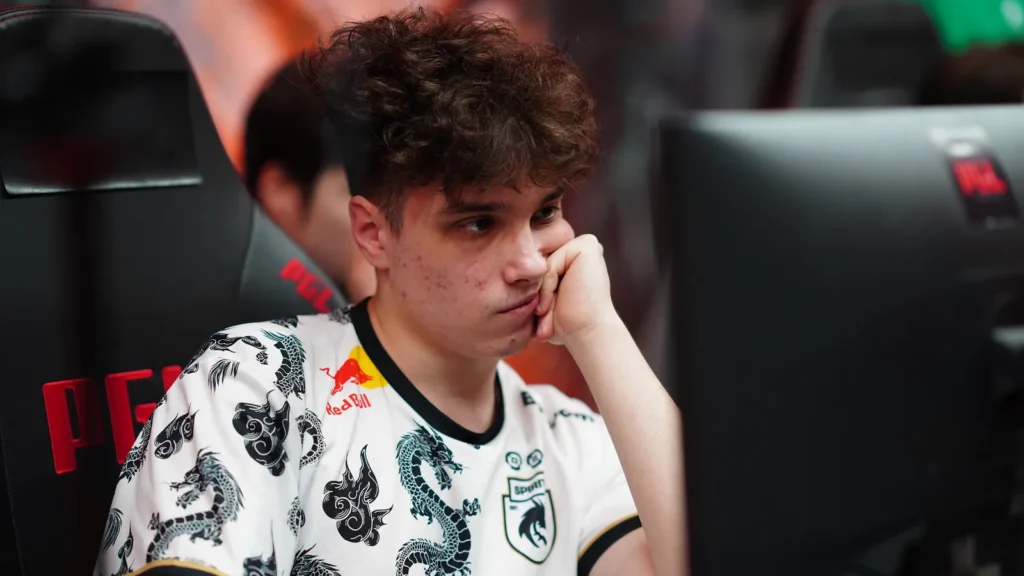 Sunlight: «Larl плохо играл, слабенько. Он зачастую смотрится хуже, чем другие мидеры»