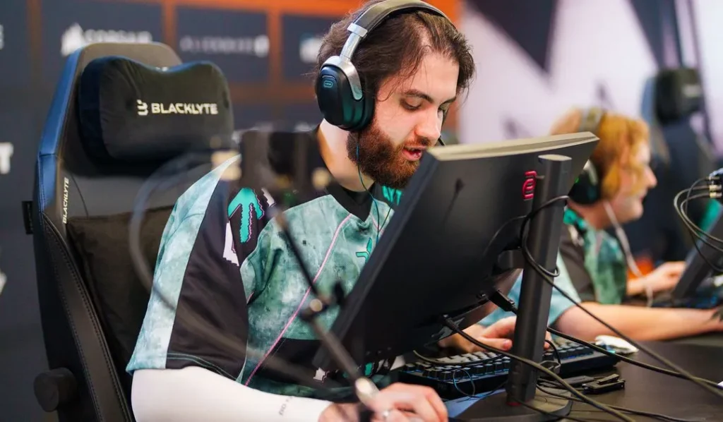 PARIVISION против HEROIC и BC.Game против Legacy - стали известны первые матчи IEM Krakow