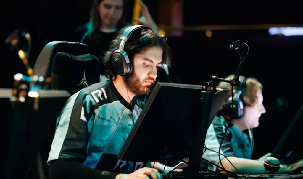 BLAST Bounty Winter. NAVI сыграют с Monte, Virtus.pro - с Vitality