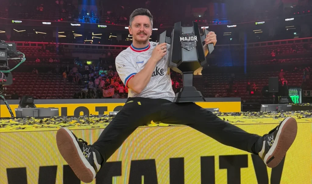 Apex стал лучшим капитаном 2025 года по версии Mauisnake, Aleksib занял 2-е место, chopper - 7-е