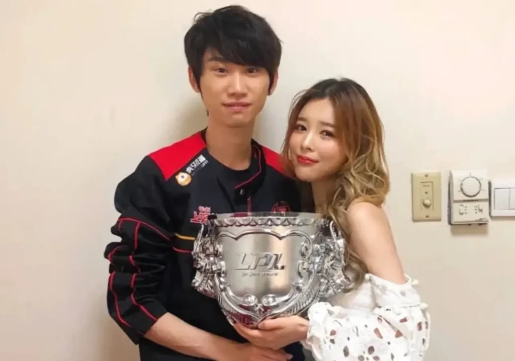 Чемпион Worlds 2019 хочет выступить на TI15. Он тренируется под руководством Emo