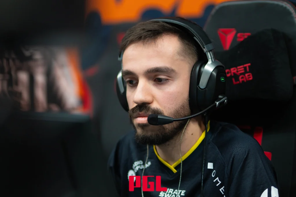 Кто новые тиммейты S1mple?