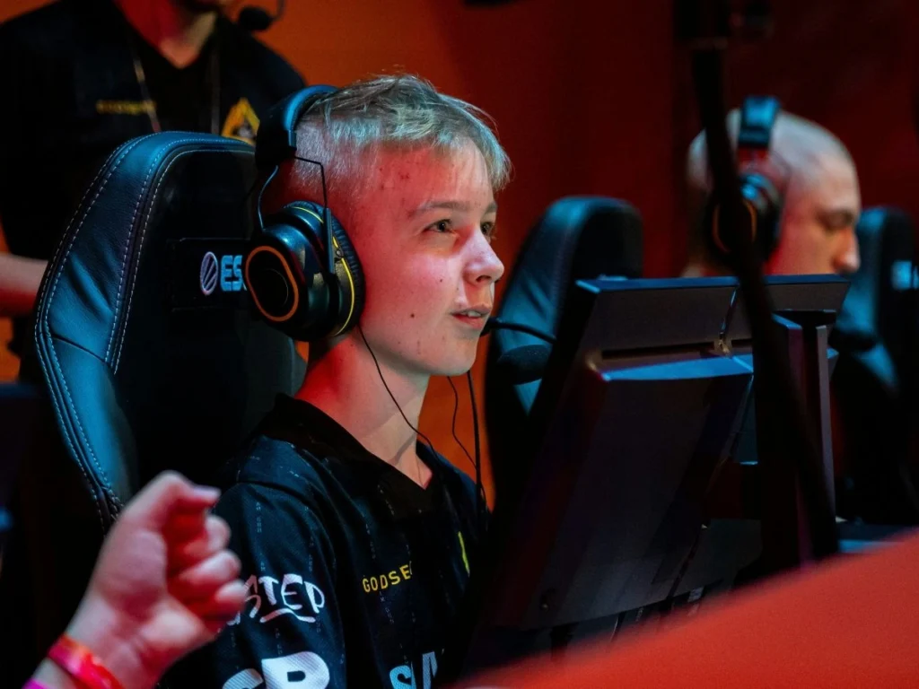 Mail09 перешел в Alliance на правах аренды