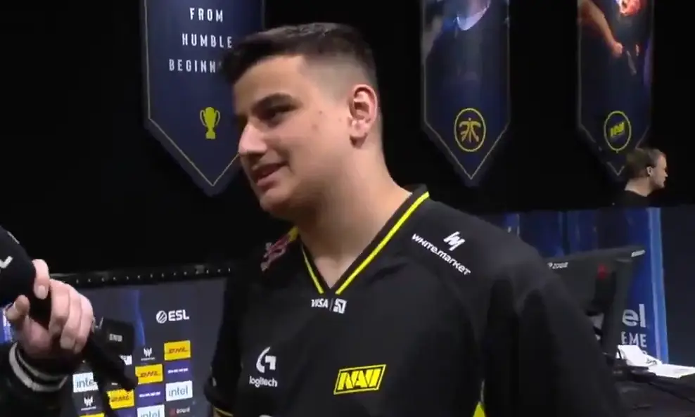 Makazze обратился к zweih: «Тебе нужно сфокусироваться на фрагах а не на стрельбе по трупам»