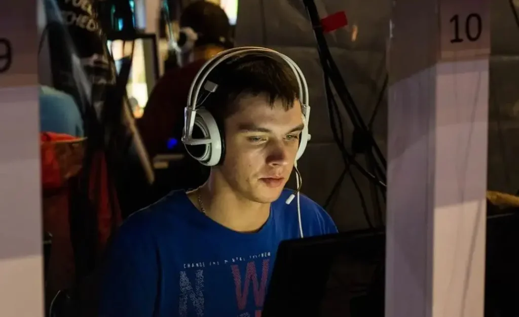 Репетитор по CS2 рассказал, что зарабатывает от 80 до 120 тысяч рублей в месяц