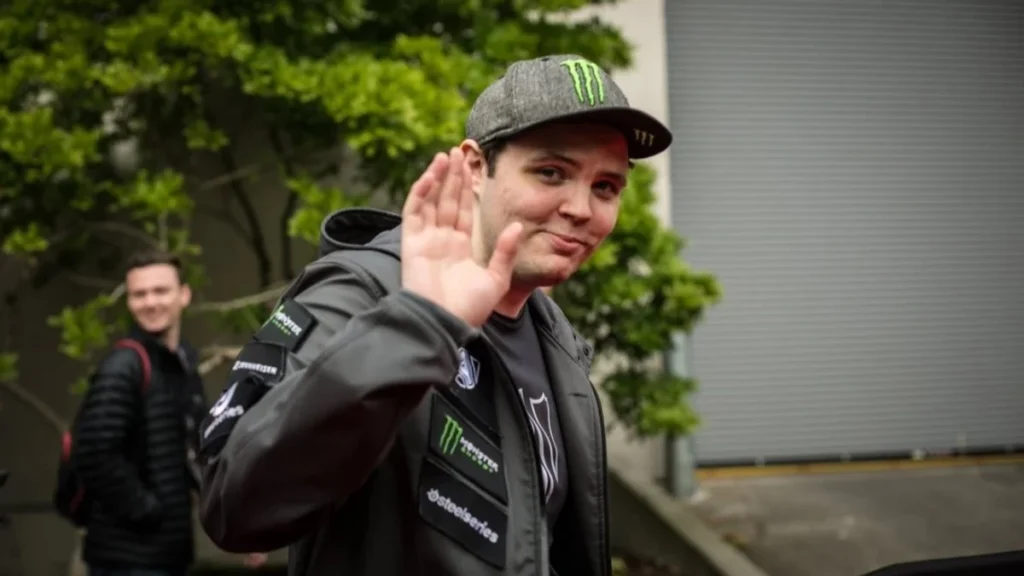 AdmiralBulldog снова продает чемпионское кольцо с TI3, стартовая цена - $40 000