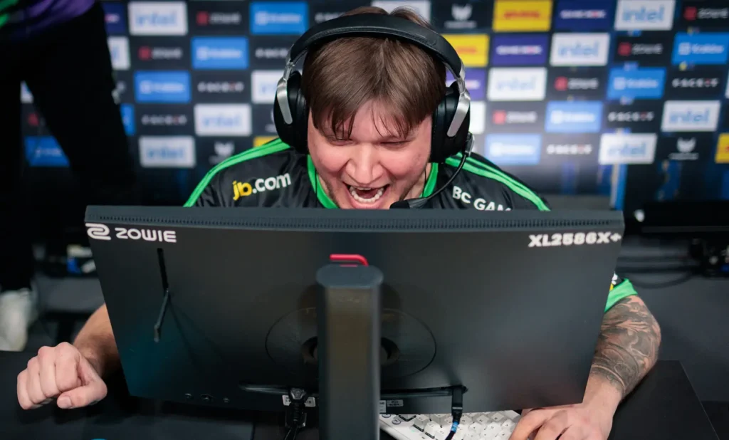 S1mple (1,19) и electroNic (1,18) стали лучшими игроками BC.Game в плей-ин IEM Krakow