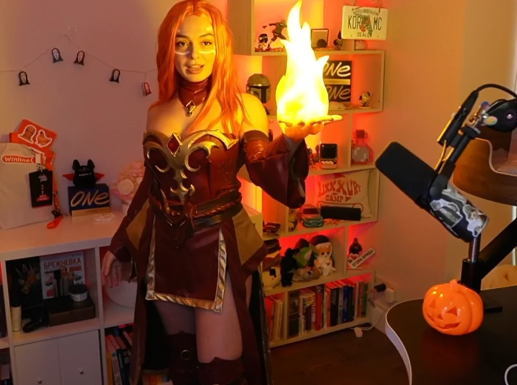 Биография Кори МС - самой красивой стримерши по мнению Мэддисона