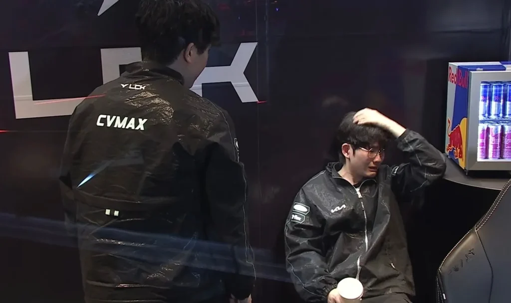 Игрок Dplus Career расплакался из-за стресса на LCK - после этого команда камбэкнула и выбила T1