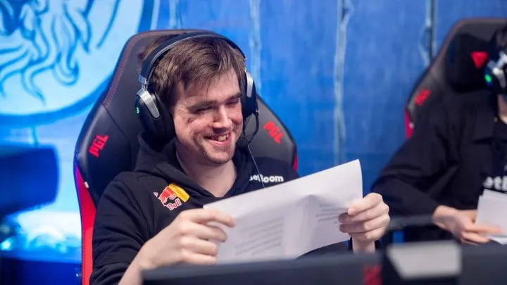 Miposhka: «В CS всегда тренер за спинами стоит. И я не понимаю, почему в Доте такого же нет»