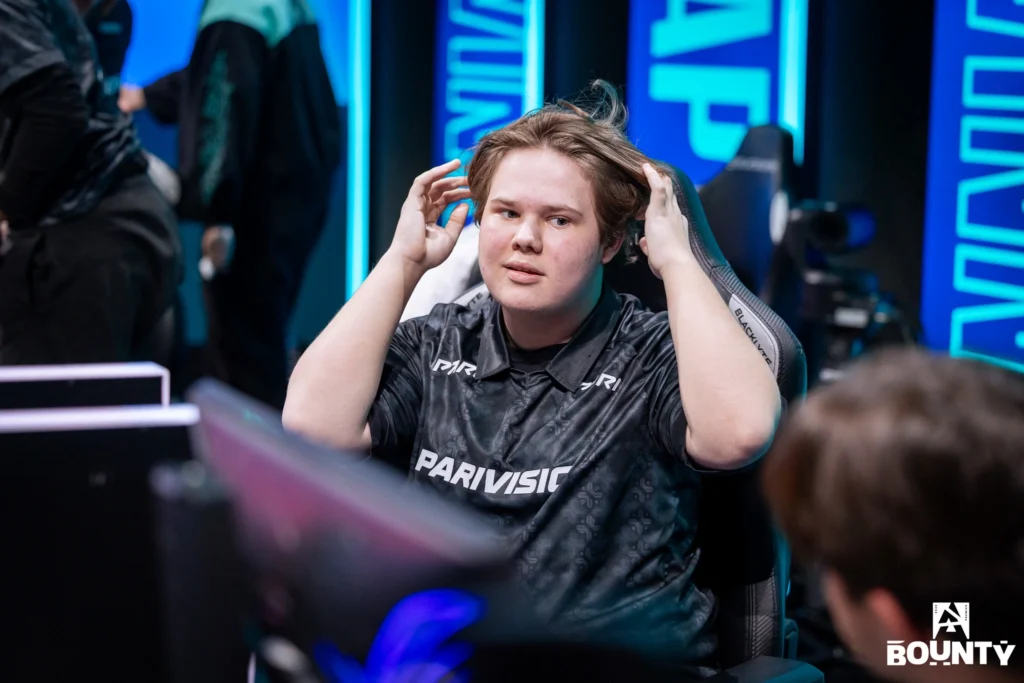 Как PARIVISION прошла в плей-офф? Выиграла безумную карту против FaZe и специально выбирала слабую сторону