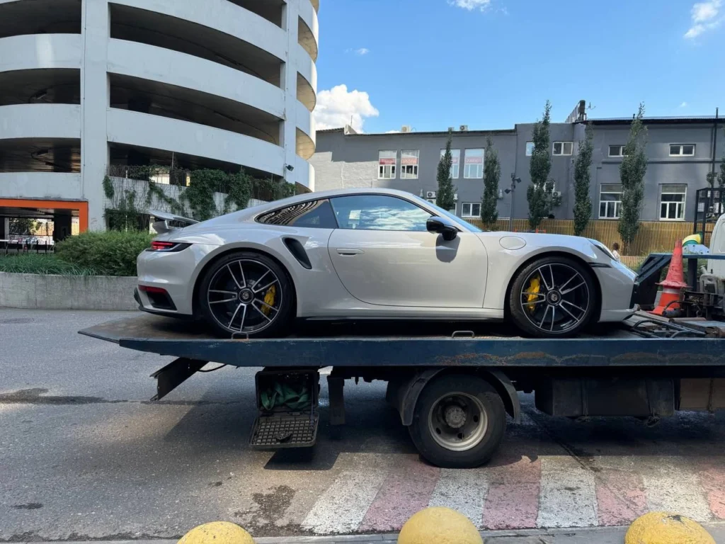 Что мы знаем про Стрея? Сбрил усы за донат, бустил аккаунты, купил Porsche 911