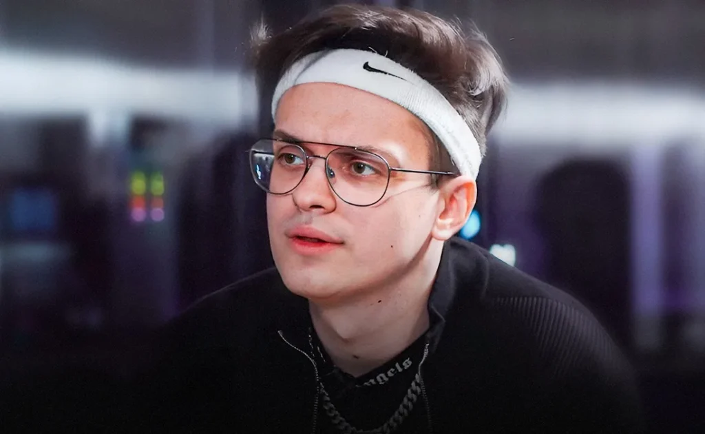 Что мы знаем о Бустере? Один из самых богатых стримеров России, двоечник, создатель SLAY