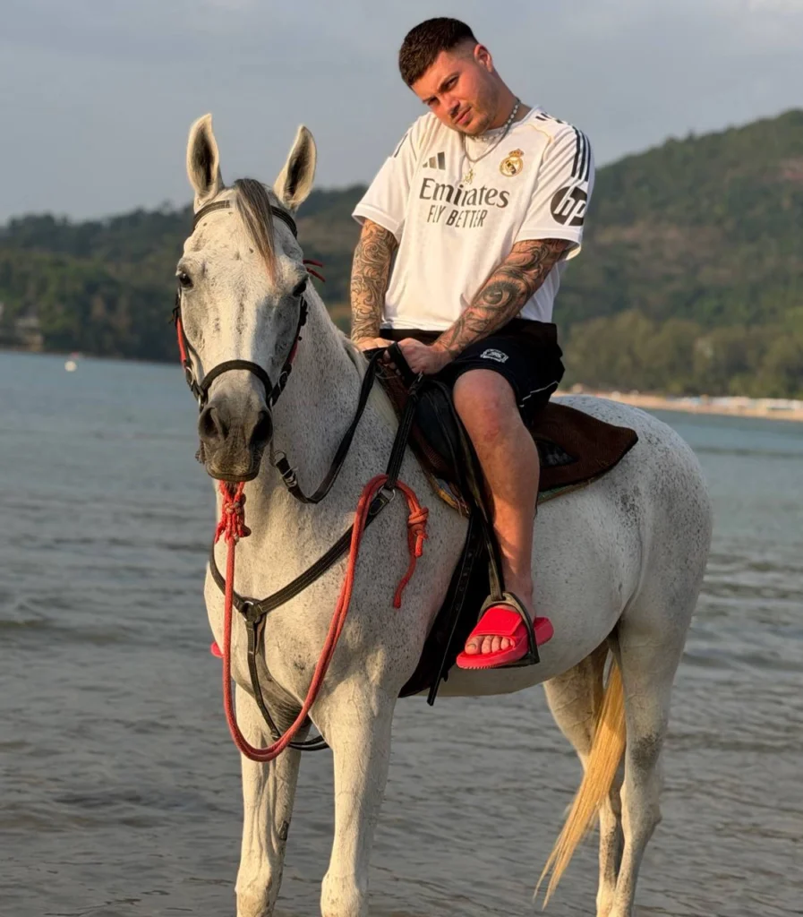 Стример Анар Абдуллаев, биография: возраст, рост, девушка и другие детали