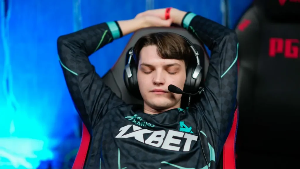 Ahilles: «Если осенью Mira показывал нестабильную игру и часто фидил, то сейчас реально тащит каточки»