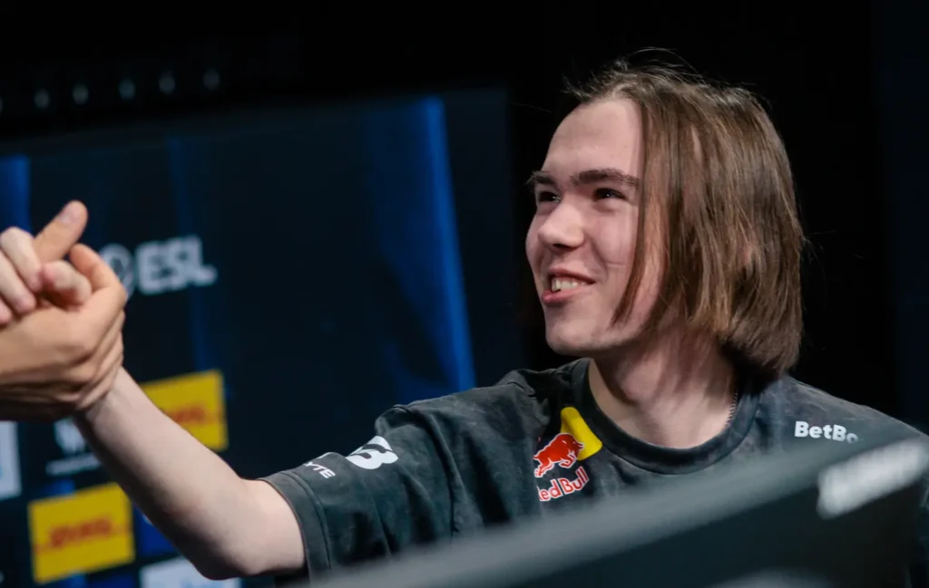 Spirit в 5-й раз подряд обыграла NAVI и вышла в плей-офф IEM Krakow