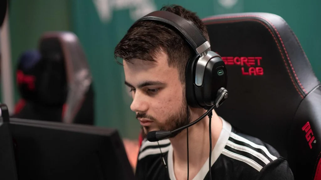 3DMAX подписала misutaaa, bodyy переведен в запас