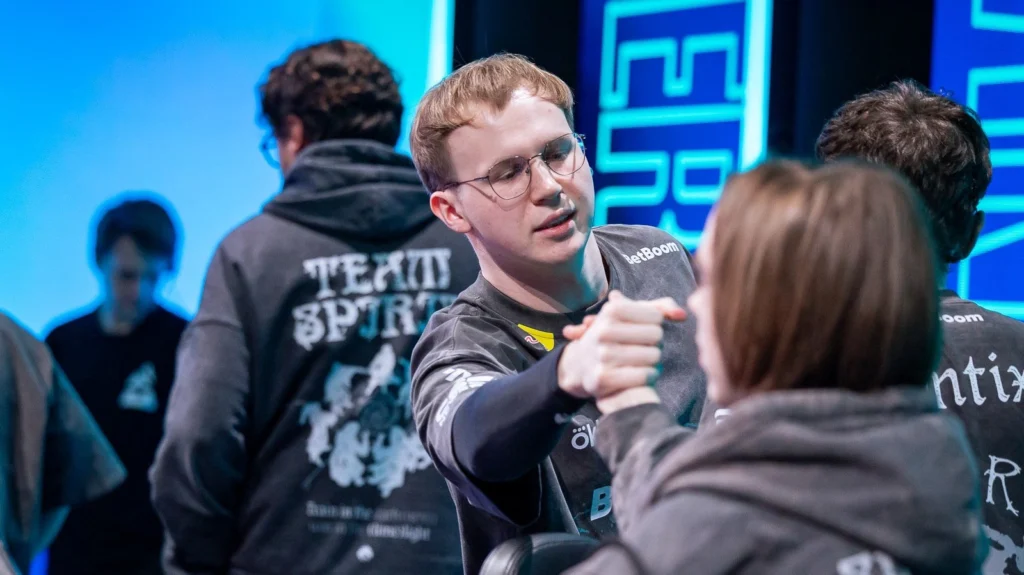 Professeur: «Кажется, как будто tN1R ничего не делает. Я смотрю игры Spirit и не вижу его»