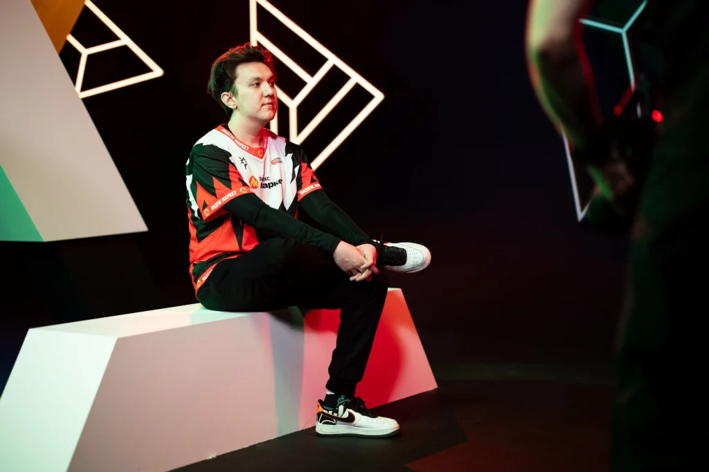 TA2000 стал свободным агентом и ищет новую команду