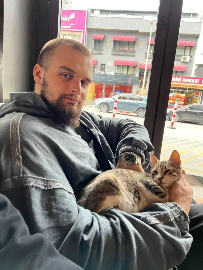 Кто такой Danila_Gorilla и чем он известен? Один из Хазяев и мастер спорта по пауэрлифтингу