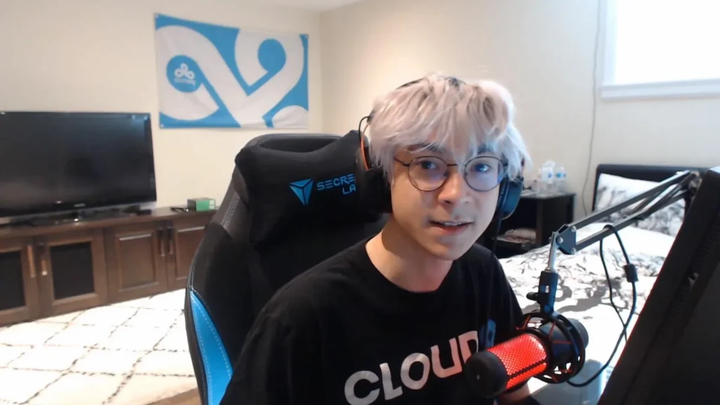 Киберспортсмен и стримерша расстались после шести лет и помолвки. Он помог ей пережить рак