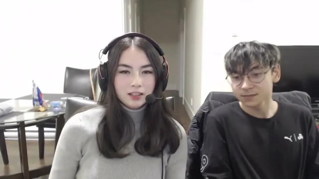 Киберспортсмен и стримерша расстались после шести лет и помолвки. Он помог ей пережить рак