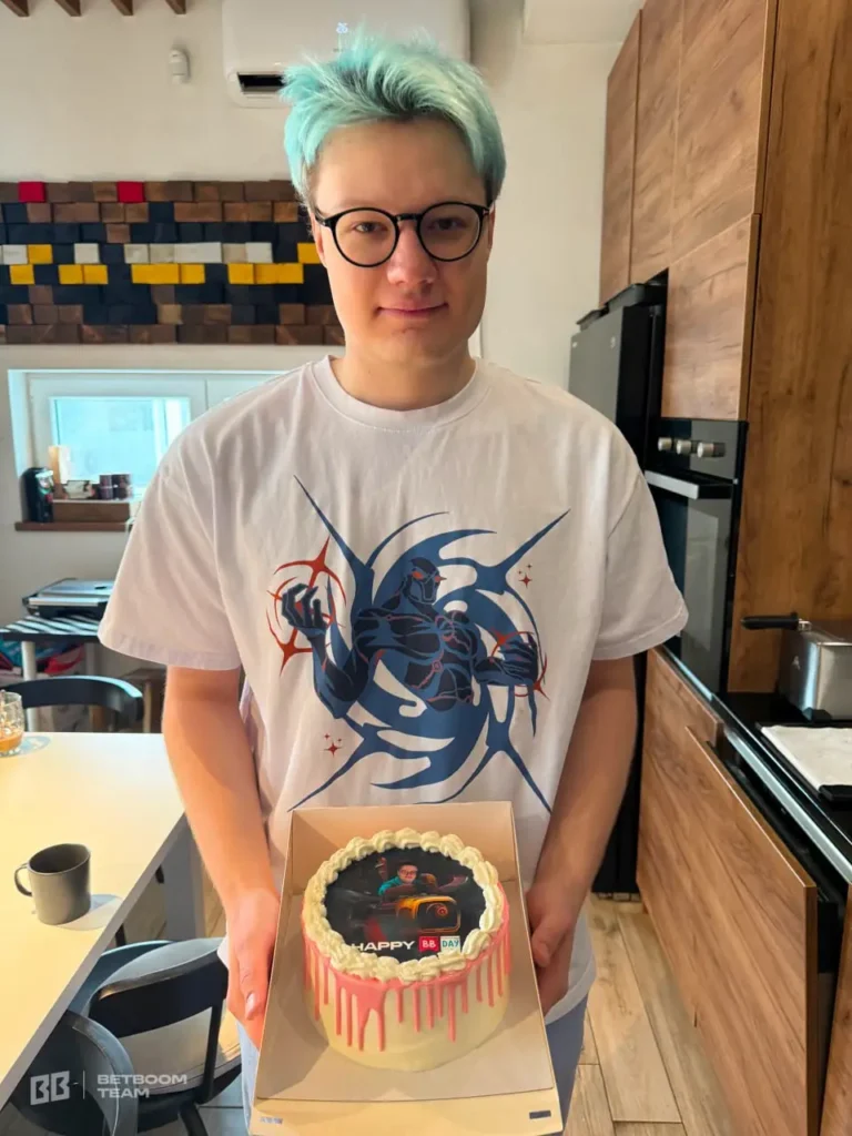 BetBoom Team подарила Kiritych торт с Gyrocopter на 23-летие.