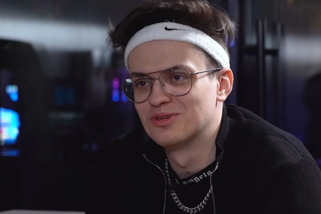 Часы за 30 долларов и чипсы от MrBeast: Buster показал подарки на день рождения