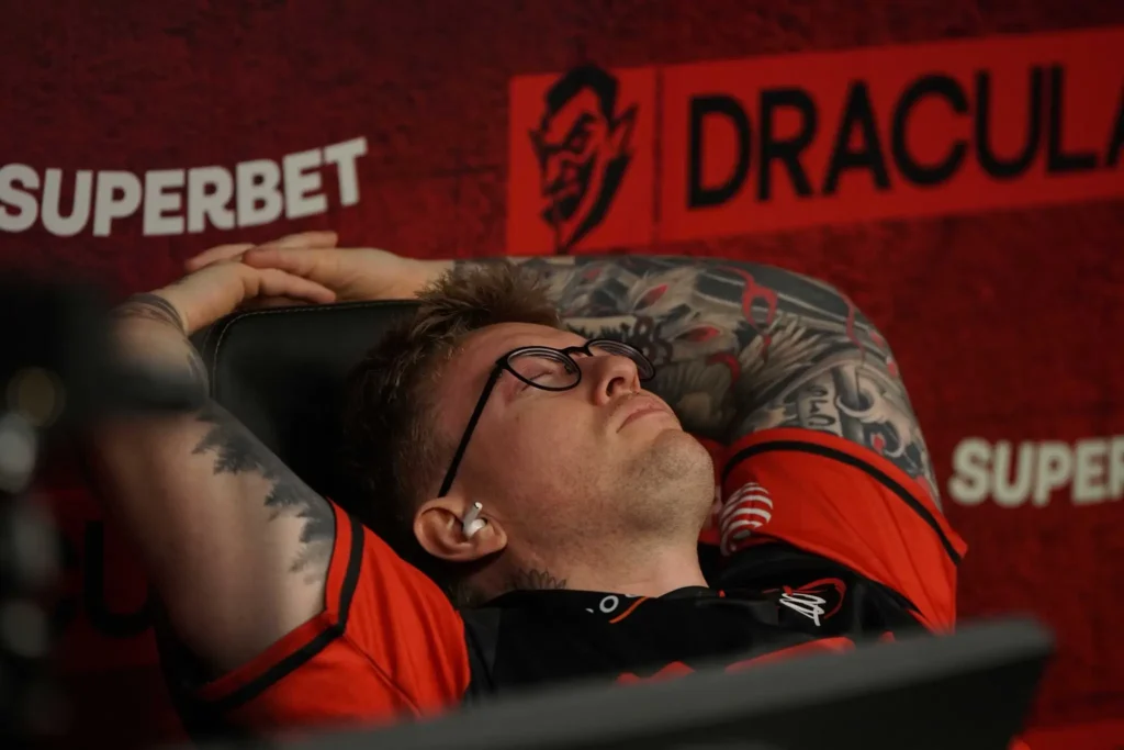 100 Thieves проиграли HEROIC в гранд-финале DraculaN 5