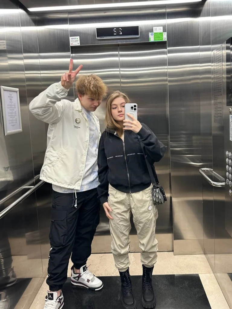 Биография Strogo