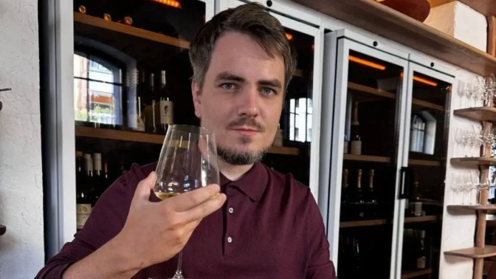 Maddyson: «Бустер, у тебя дойки как у бабы. Это сбой гормональный»