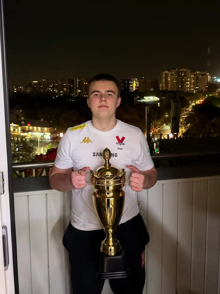 Интервью с b1st и tO0RO: о пракках с mir и полугодичном перерыве от компьютера