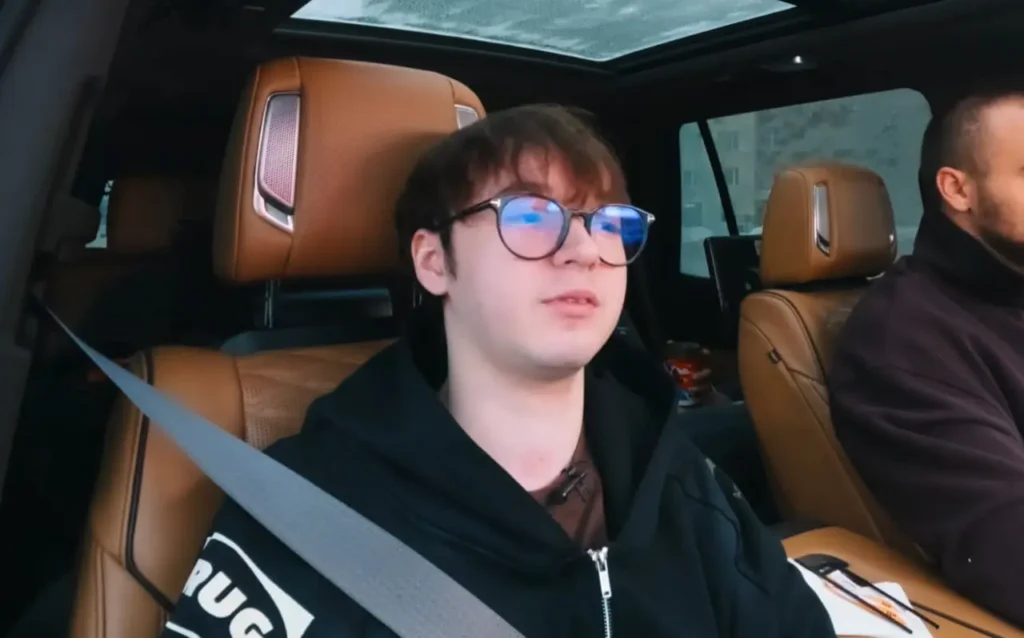 Ct0m, подаривший Evelone сумку за 300 тысяч: «Ничего своего нет: квартиры - нет, машины - нет»